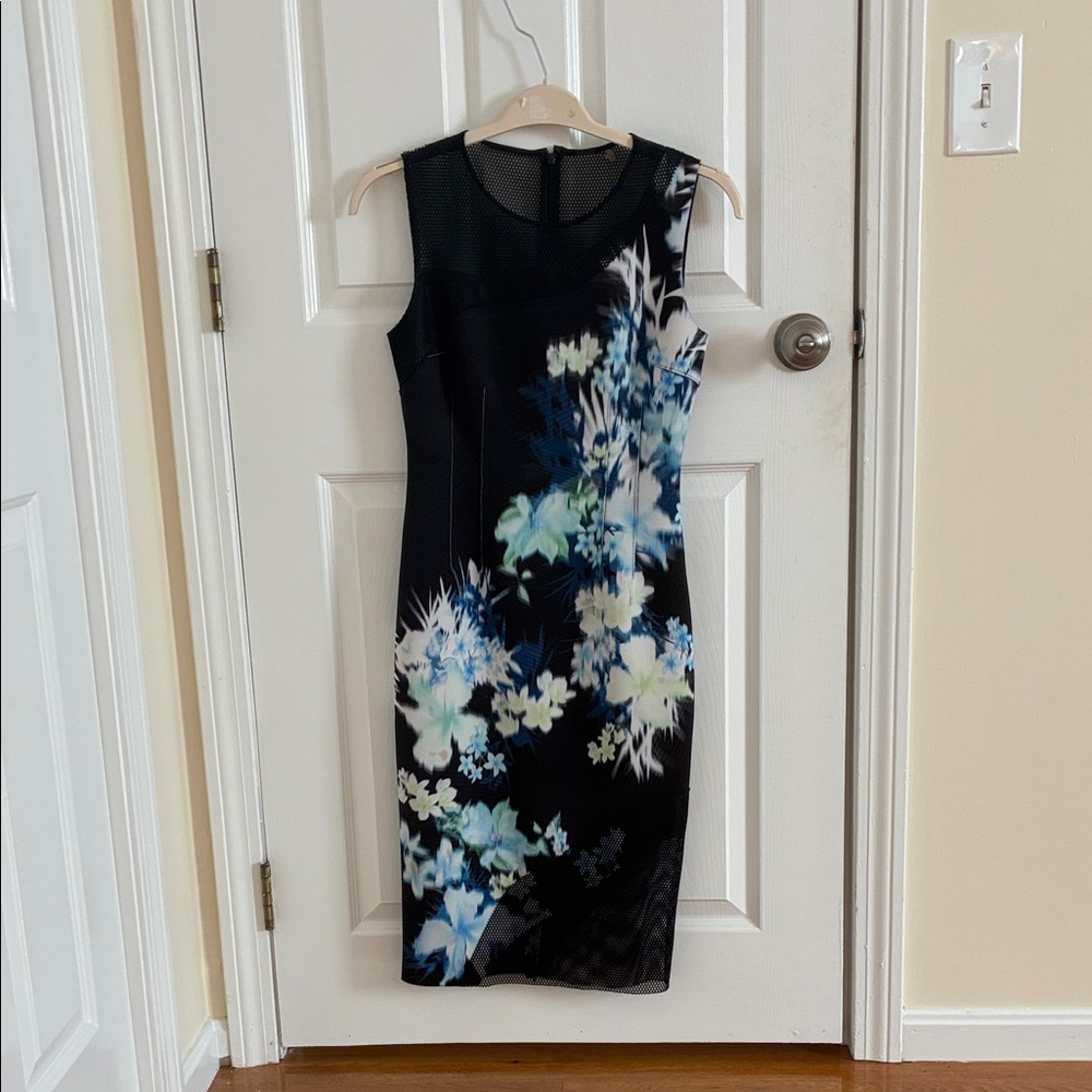 Chic Floral Sleeveless Midi Dress in Black and Blue